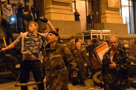 Toàn cảnh cuộc ẩu đả giữa Tự vệ Maidan và phe cánh hữu ở Kiev