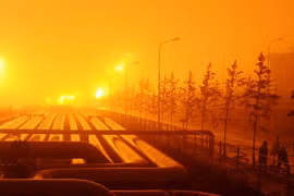 Đường ống dẫn dầu bốc cháy, hàng nghìn người TQ sơ tán