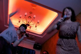 Vạch mặt cạm bẫy karaoke nhằm vào du khách ở Trung Quốc