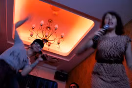 Vạch mặt cạm bẫy karaoke nhằm vào du khách ở Trung Quốc