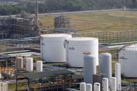 Gazprom và Petrovietnam bàn khai thác chung nhà máy Dung Quất