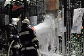 Ukraine: Đập phá ĐSQ là âm mưu của tình báo Nga