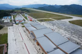 Soi sân bay Trung Quốc xây trên đỉnh 60 ngọn núi