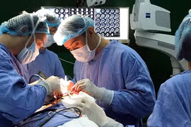 Bóc khối u xương ác tính ăn mòn khuôn mặt