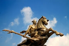 Bật mí làm tượng đài Thánh Gióng