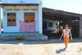 Nổ đồ chơi Trung Quốc, bé trai hỏng mắt, mất 3 ngón tay