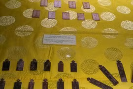 Ngắm hiện vật vô giá chốn cung đình xưa 