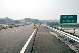 Khẩn trương xử lý mặt đường cao tốc Nội Bài - Lào Cai 