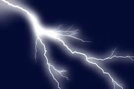 Hai phụ nữ bị sét đánh tử vong