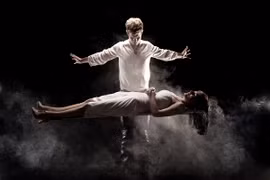 Vén màn bí ẩn đằng sau ảo thuật "khinh công"