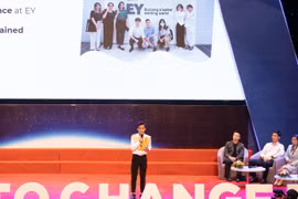 Sinh viên VinUni chia sẻ hành trình 'thay đổi bản thân, thay đổi thế giới'