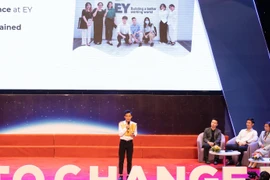 Sinh viên VinUni chia sẻ hành trình 'thay đổi bản thân, thay đổi thế giới'