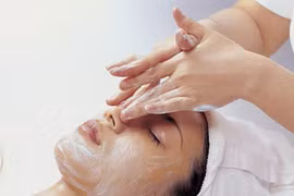 Da mụn có nên dùng gói tẩy da chết?