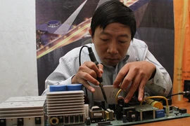 Tại sao đồ điện tử càng nhiều linh kiện càng tốn điện?