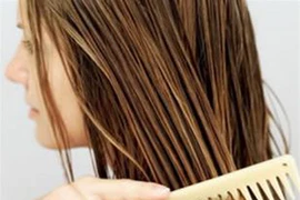 Vì sao tóc dùng hóa chất bị khô, xơ?