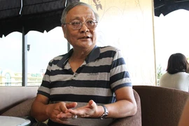 Lễ đón danh hiệu tốn hơn tiền trùng tu!