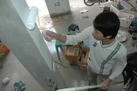 Khi sơn nhà, nên chọn sơn có độ bóng cao hay thấp?