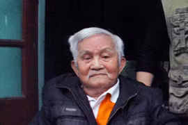 Gặp người hùng bị giặc bắn vào mắt vẫn chống cự tới cùng