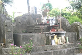 Huyền bí khu lăng mộ vua Khải Định xây cho hoạn quan 