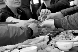 May mà nghỉ hưu vì kinh hãi tiệc rượu công sở