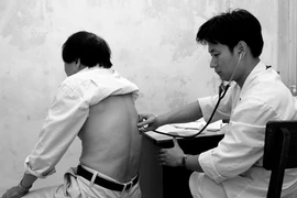 Phòng bệnh hô hấp cho người già