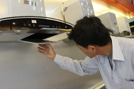 Bao lâu thì phải thay than hoạt tính trong máy hút mùi?