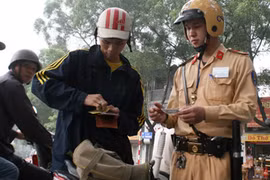 Nộp phạt thẳng cho CSGT: Thêm công cụ... giúp tham nhũng!