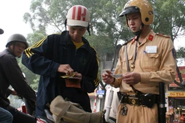 Nộp phạt thẳng cho CSGT: Thêm công cụ... giúp tham nhũng!