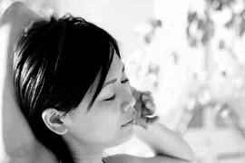 Lây hôi nách khi mặc chung quần áo?