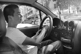 Nguy hiểm chết người khi ngủ trong ô tô không tắt máy