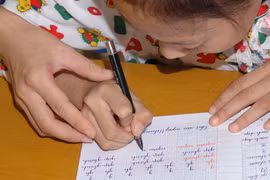 Chuyện nào lạ hơn?