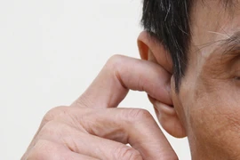 Bài thuốc chữa tuổi già tai nghễnh ngãng