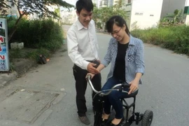 8X Hải Phòng chế xe điện gấp nhỏ như va li