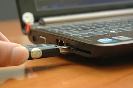 Hỏng USB vì rút đột ngột khỏi máy tính 