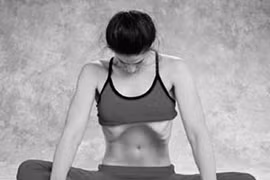 Tập tư thế “trống lòng” chữa trĩ