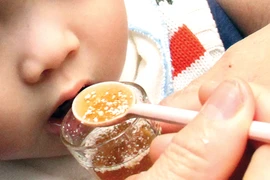 Trẻ viêm phổi vì cho dùng kháng sinh không đúng