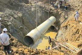 Bỏ tiền túi làm ống nước Sông Đà, Vinaconex thu hồi cách nào?