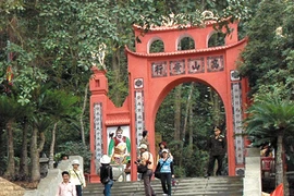 Ngã giá nơi đất Tổ