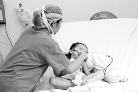 Trẻ hôn mê vì “ăn nhầm thuốc” 