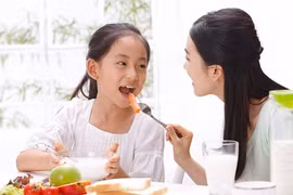 Con còi cọc do sợ đòn roi