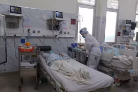 Bệnh nhân Covid-19 tại Bệnh viện Bệnh Nhiệt đới tăng
