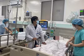 4 nam, nữ thanh niên nhập viện cấp cứu vì ngộ độc rượu methanol