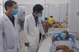 Bến Tre: 3 người chết, nhiều người mắt mờ vì ngộ độc rượu