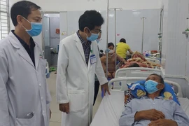 Bến Tre: 3 người chết, nhiều người mắt mờ vì ngộ độc rượu