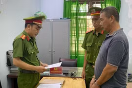 Bắt giam người đàn ông lừa xin việc, chạy xin đất tái định cư