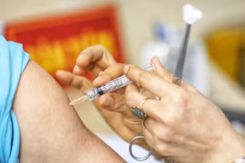 Mỹ phê duyệt vaccine ngừa virus hợp bào hô hấp (RSV)