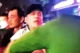 Bắt tạm giam người tát vào mặt chiến sĩ công an ở Thanh Hóa 