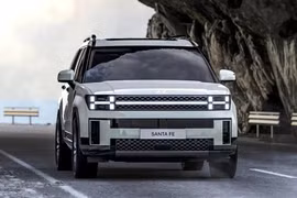 "Lột xác” hoàn toàn, Hyundai SantaFe 2024 vẫn bị chê tơi tả