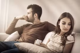 Hôn nhân ngột ngạt vì vợ quá tiết kiệm