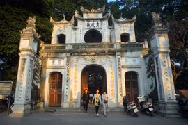 Ngôi đền độc nhất vô nhị “tham gia” Thăng Long tứ quán, Thăng Long tứ trấn